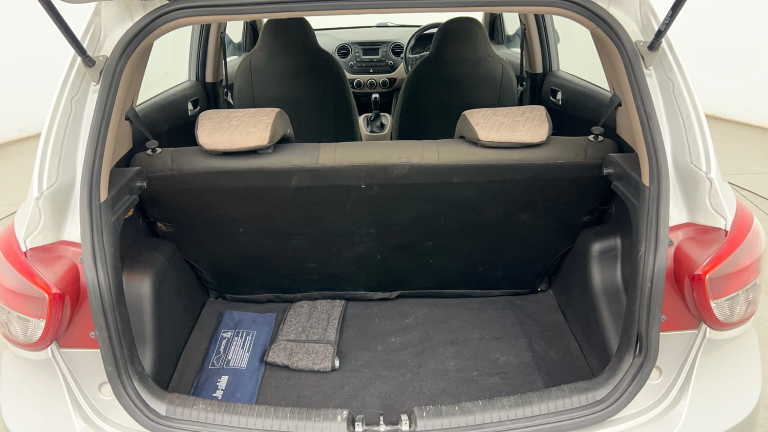 Used 2015 Hyundai Grand i10 Asta AT 1.2 Kappa VTVT Petrol Automatic interior DICKY INSIDE VIEW