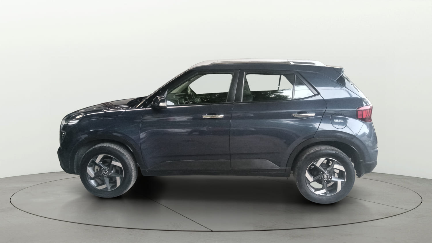 Used 2019 Hyundai Venue SX 1.4 (O) CRDi Diesel Manual exterior LEFT SIDE VIEW