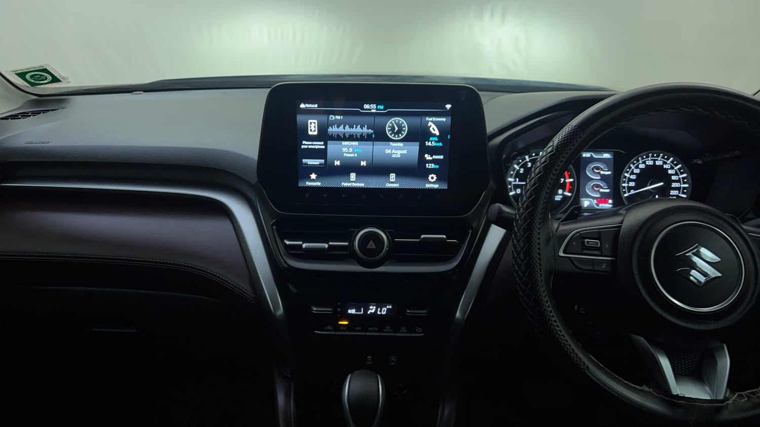 Used 2024 Maruti Suzuki Grand Vitara Zeta Smart Hybrid AT Petrol Automatic interior MUSIC SYSTEM & AC CONTROL VIEW