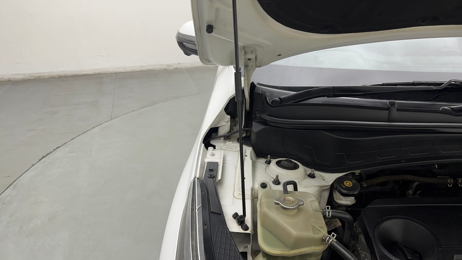 Used 2020 Kia Seltos GTX Plus 1.4 Petrol Manual engine ENGINE RIGHT SIDE HINGE & APRON VIEW