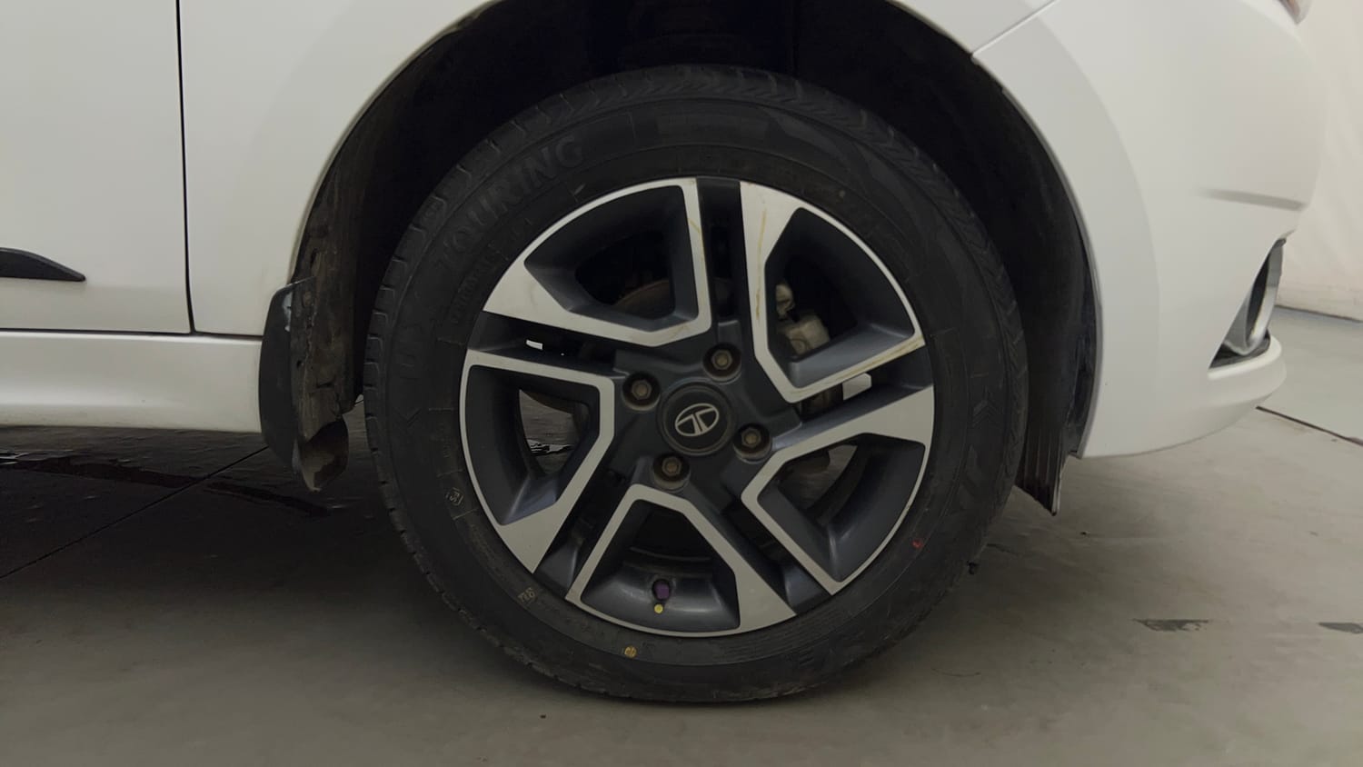Used 2019 Tata Tiago Revotron XZ Plus Petrol Manual tyres RIGHT FRONT TYRE RIM VIEW
