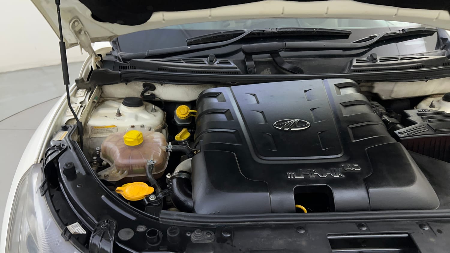 Used 2018 Mahindra XUV500 W6 Diesel Manual engine ENGINE RIGHT SIDE HINGE & APRON VIEW