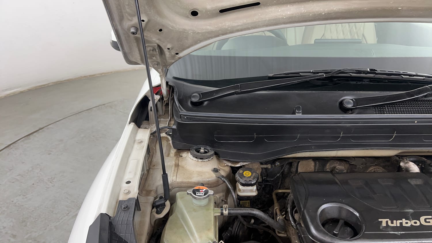 Used 2019 Hyundai Venue SX Plus 1.0 Turbo DCT Petrol Automatic engine ENGINE RIGHT SIDE HINGE & APRON VIEW