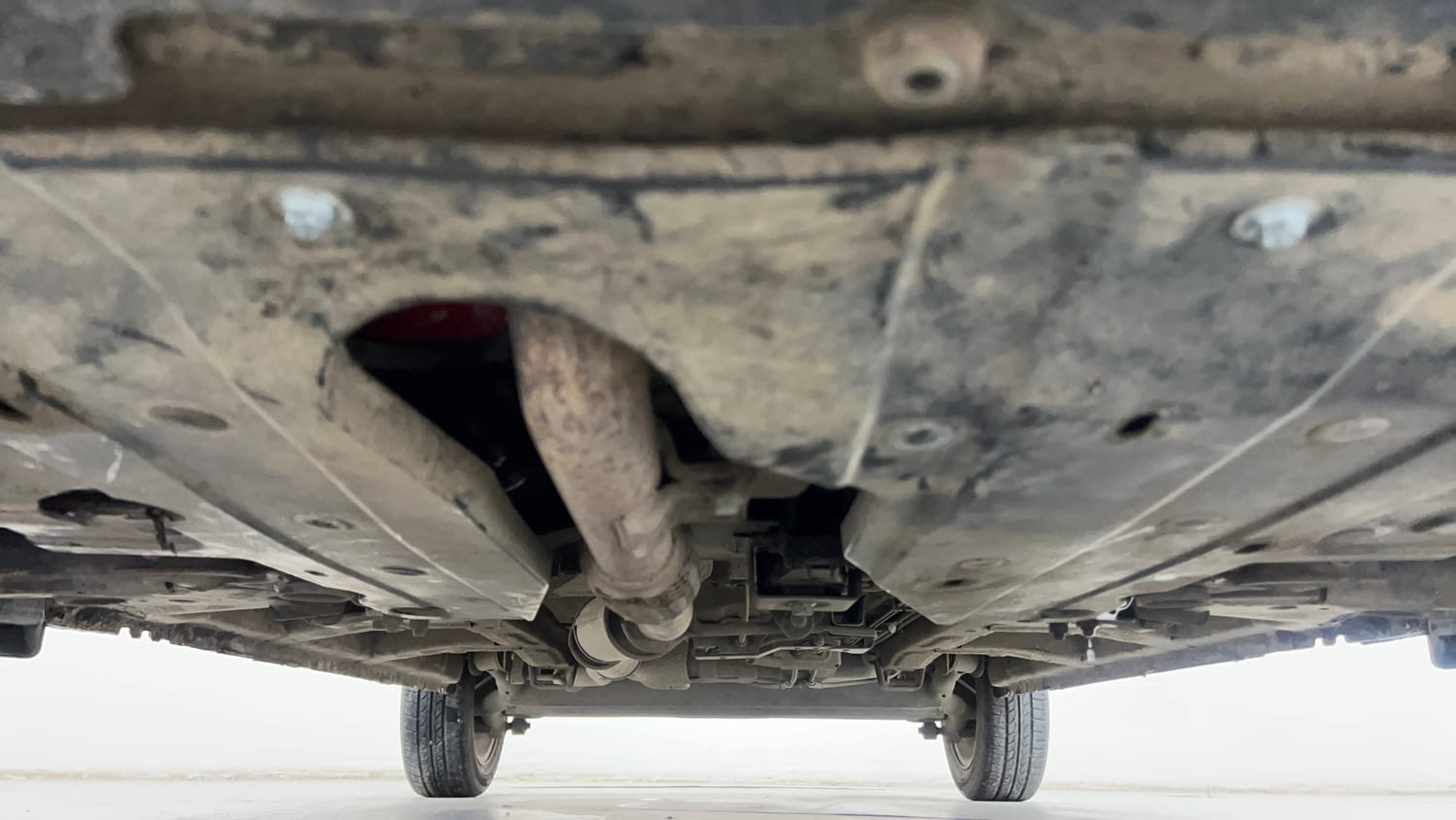 Used 2017 Mahindra KUV100 K8 6 STR Petrol Manual extra FRONT LEFT UNDERBODY VIEW