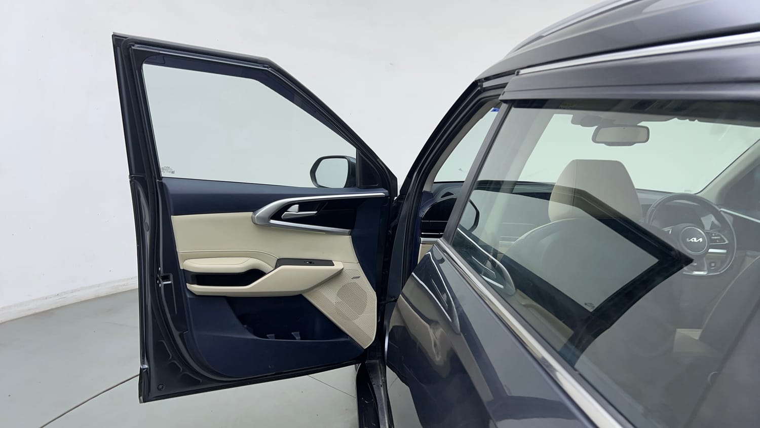 Used 2022 Kia Carens Luxury Plus 1.4 Petrol DCT 7 STR Petrol Automatic interior LEFT FRONT DOOR OPEN VIEW
