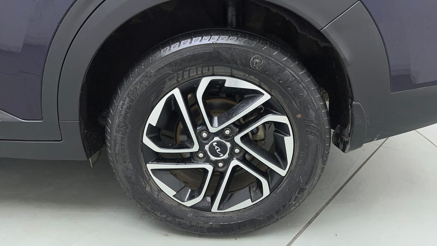Used 2022 Kia Carens Prestige Plus 1.4 Petrol DCT 7 STR Petrol Automatic tyres LEFT REAR TYRE RIM VIEW
