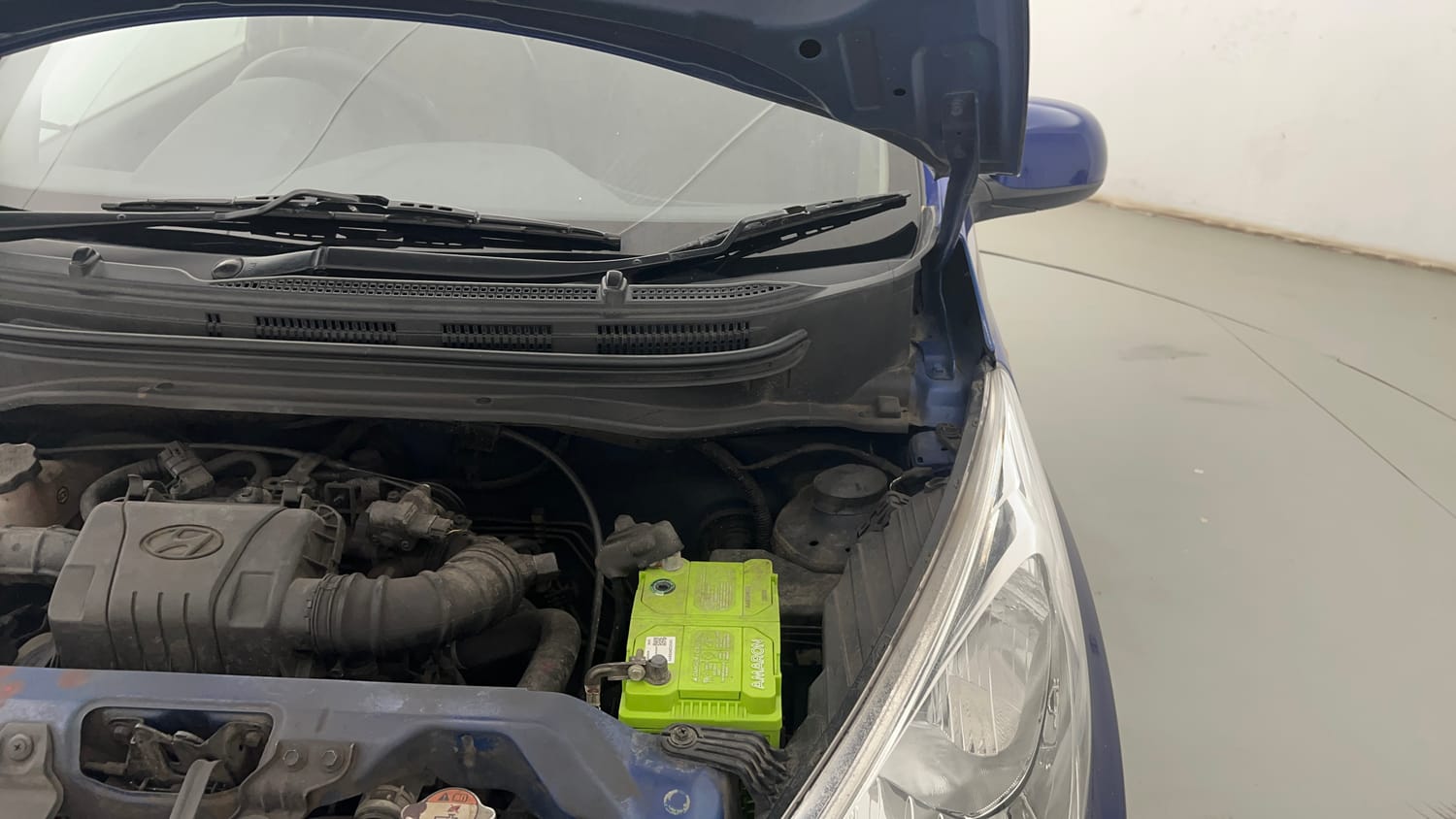 Used 2017 Hyundai Eon Sportz Petrol Manual engine ENGINE RIGHT SIDE HINGE & APRON VIEW