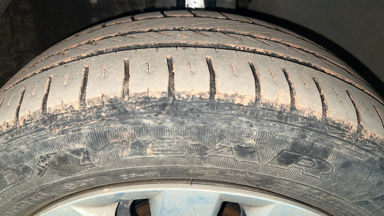 Used 2016 Volkswagen Polo Comfortline 1.2L (P) Petrol Manual tyres RIGHT FRONT TYRE TREAD VIEW