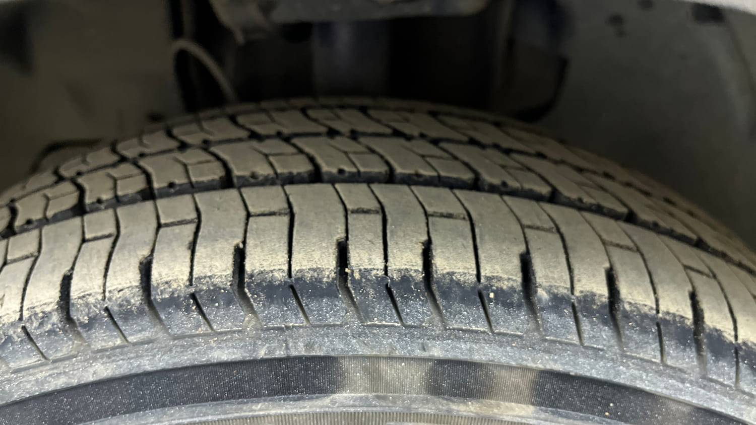 Used 2018 Tata Tiago Revotron XZA Petrol Automatic tyres LEFT FRONT TYRE TREAD VIEW