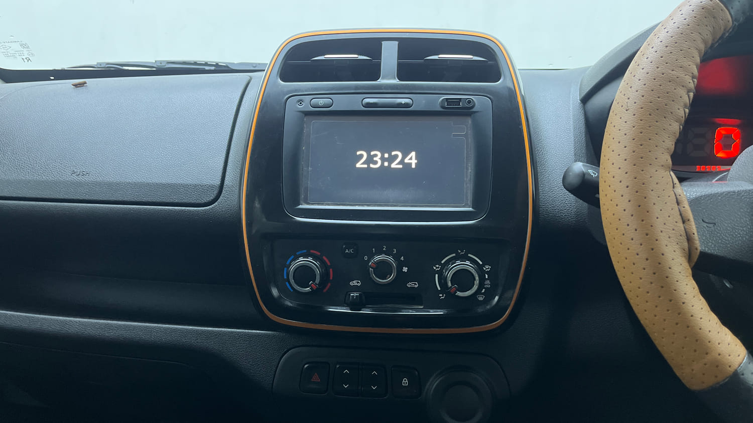 Used 2018 Renault Kwid CLIMBER 1.0 Petrol Manual interior MUSIC SYSTEM & AC CONTROL VIEW