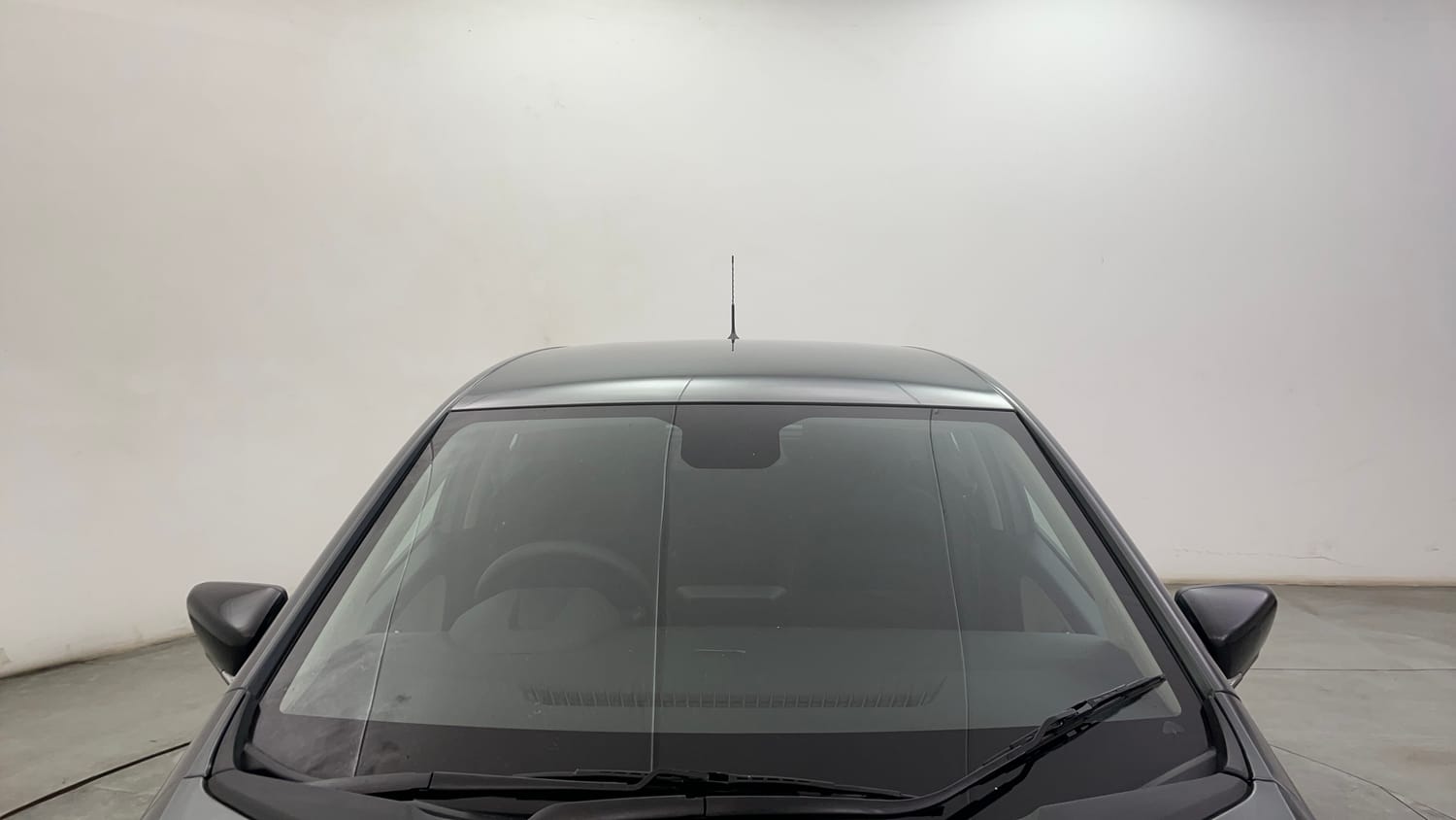 Used 2024 Tata Altroz XZ Petrol Petrol Manual exterior FRONT WINDSHIELD VIEW