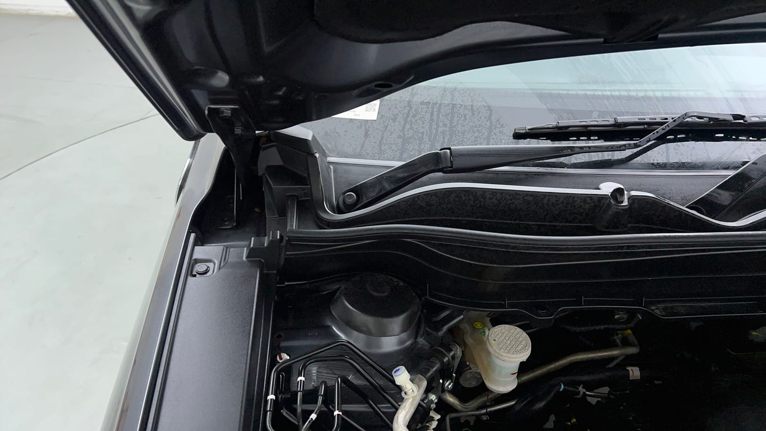 Used 2026 Maruti Suzuki Grand Vitara Delta Smart Hybrid Petrol Manual engine ENGINE RIGHT SIDE HINGE & APRON VIEW
