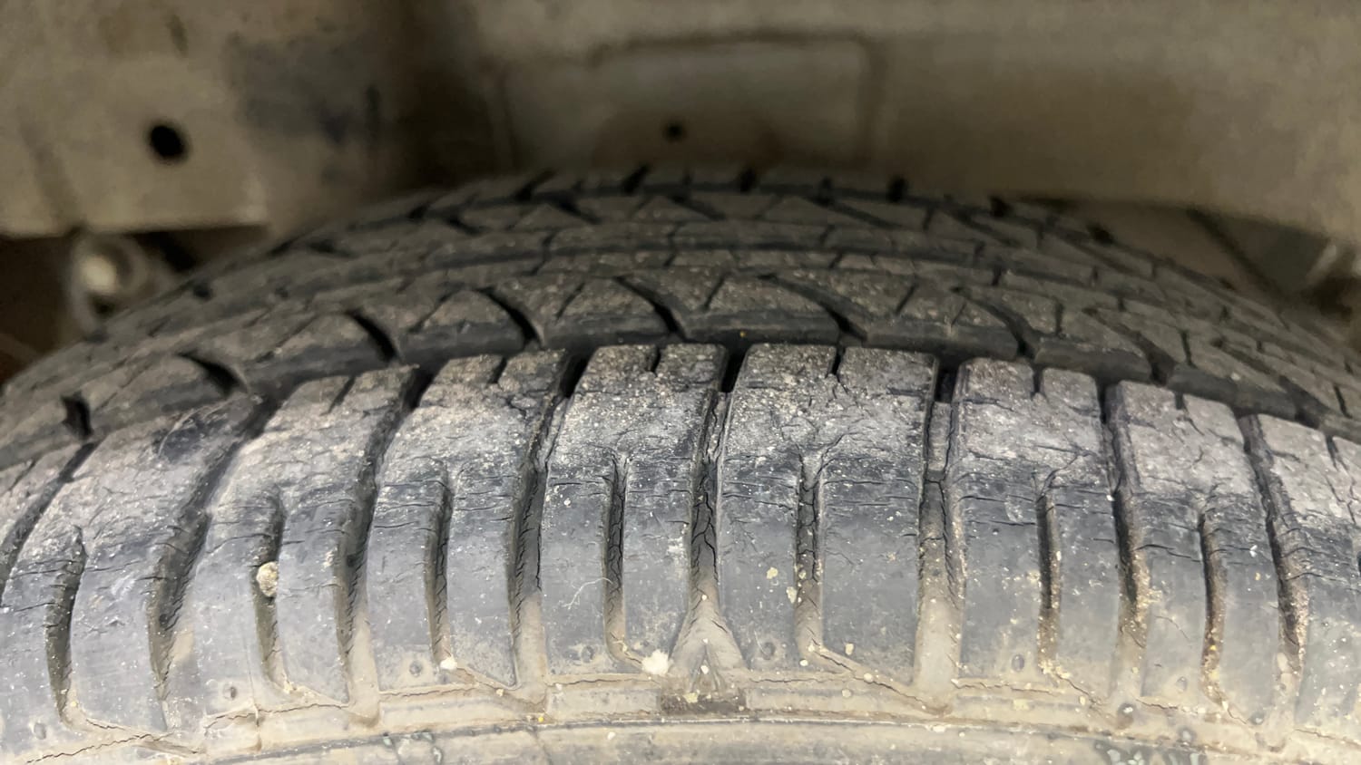 Used 2017 Mahindra KUV100 K8 6 STR Petrol Manual tyres RIGHT REAR TYRE TREAD VIEW