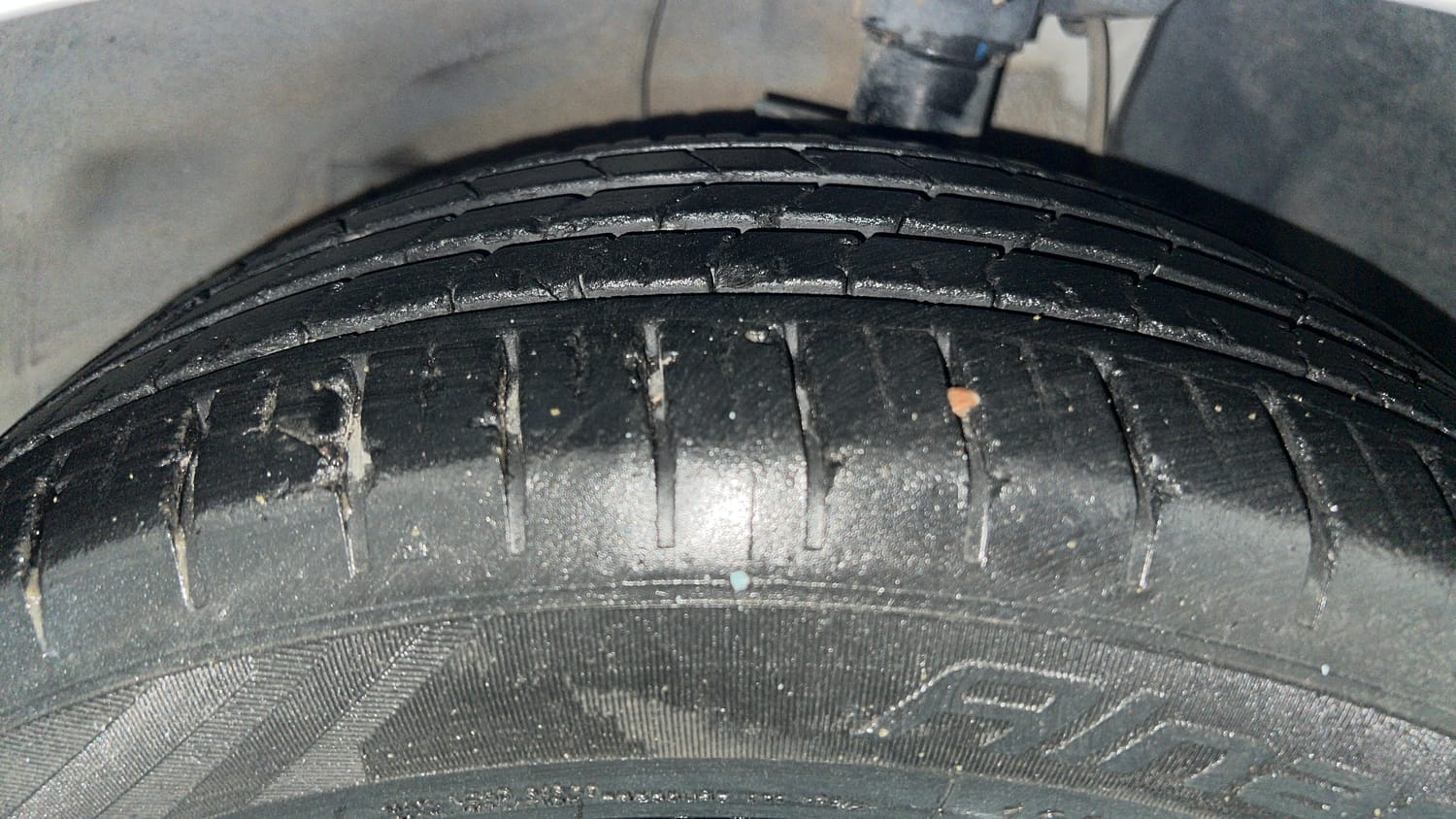Used 2024 Hyundai New i20 Asta (O) 1.2 IVT Petrol Automatic tyres RIGHT FRONT TYRE TREAD VIEW