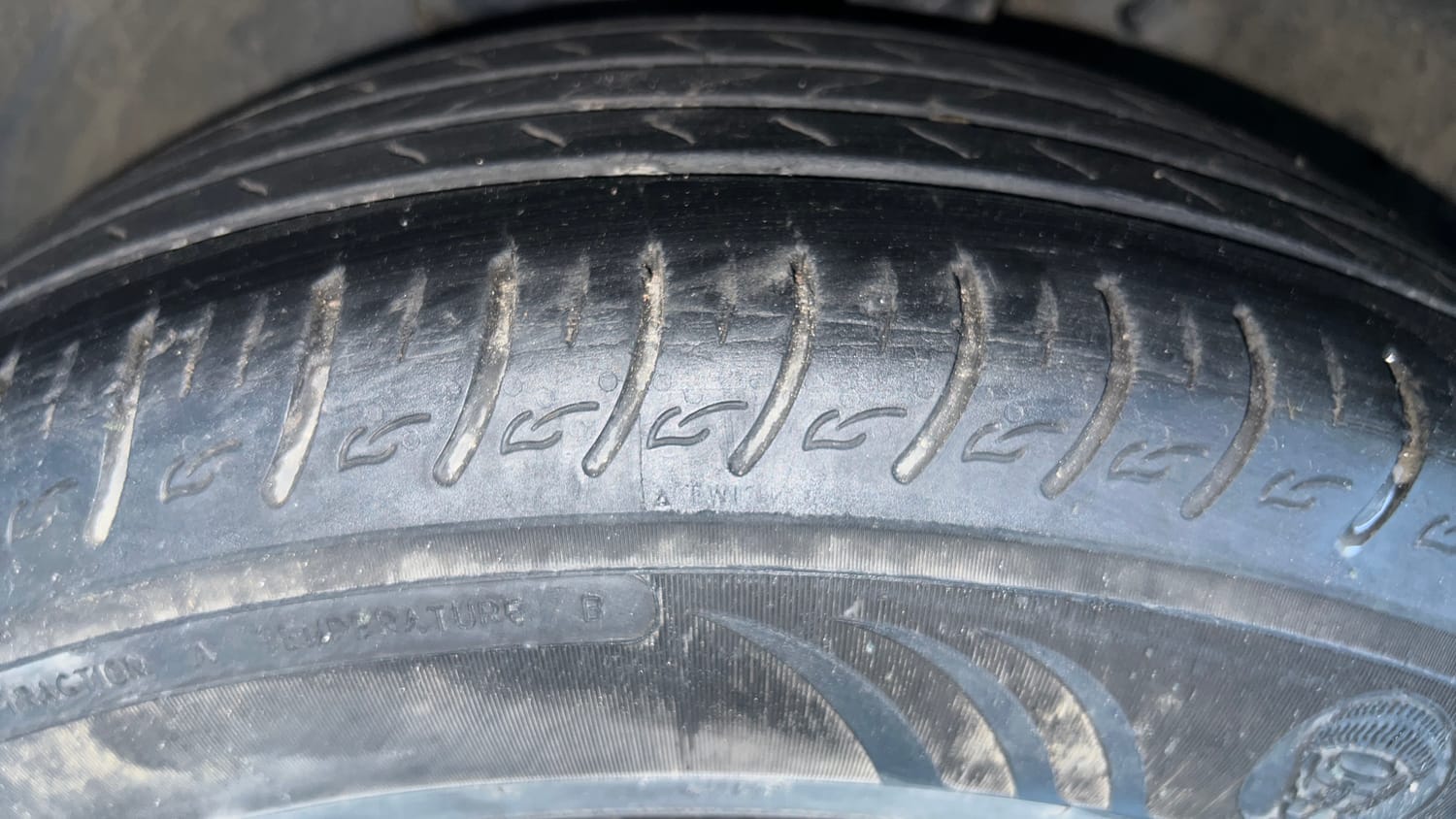 Used 2022 Kia Carens Luxury Plus 1.4 Petrol DCT 7 STR Petrol Automatic tyres LEFT FRONT TYRE TREAD VIEW