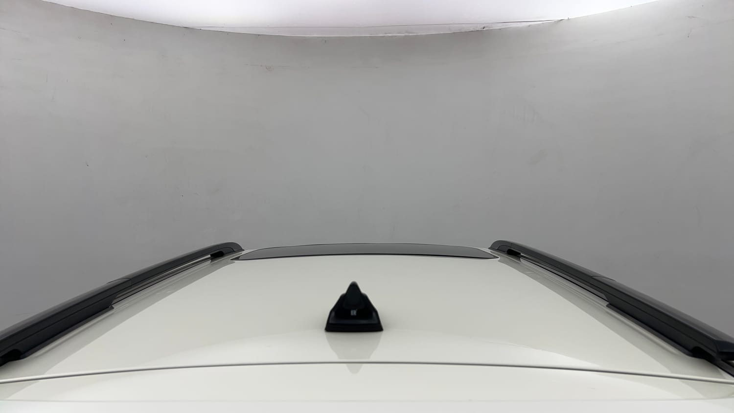 Used 2021 Mahindra XUV 300 W8 (O) 1.2 Petrol Petrol Manual exterior EXTERIOR ROOF VIEW