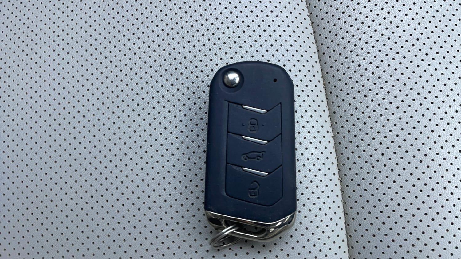 Used 2021 Mahindra XUV700 AX 7 Petrol AT Luxury Pack 7 STR Petrol Automatic extra CAR KEY VIEW