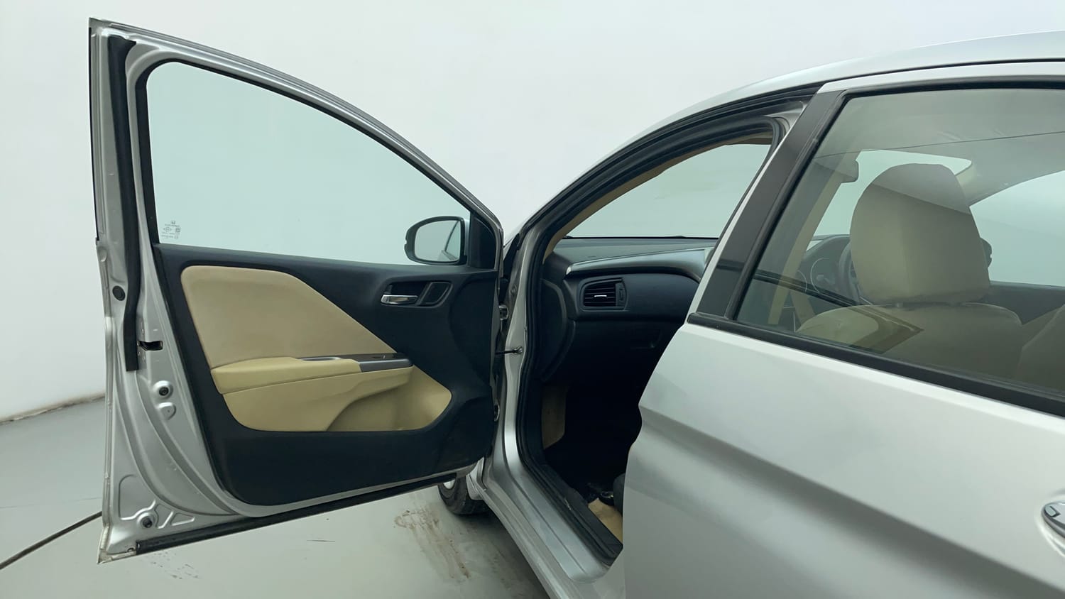 Used 2016 Honda City VX (O) MT Diesel Diesel Manual interior LEFT FRONT DOOR OPEN VIEW