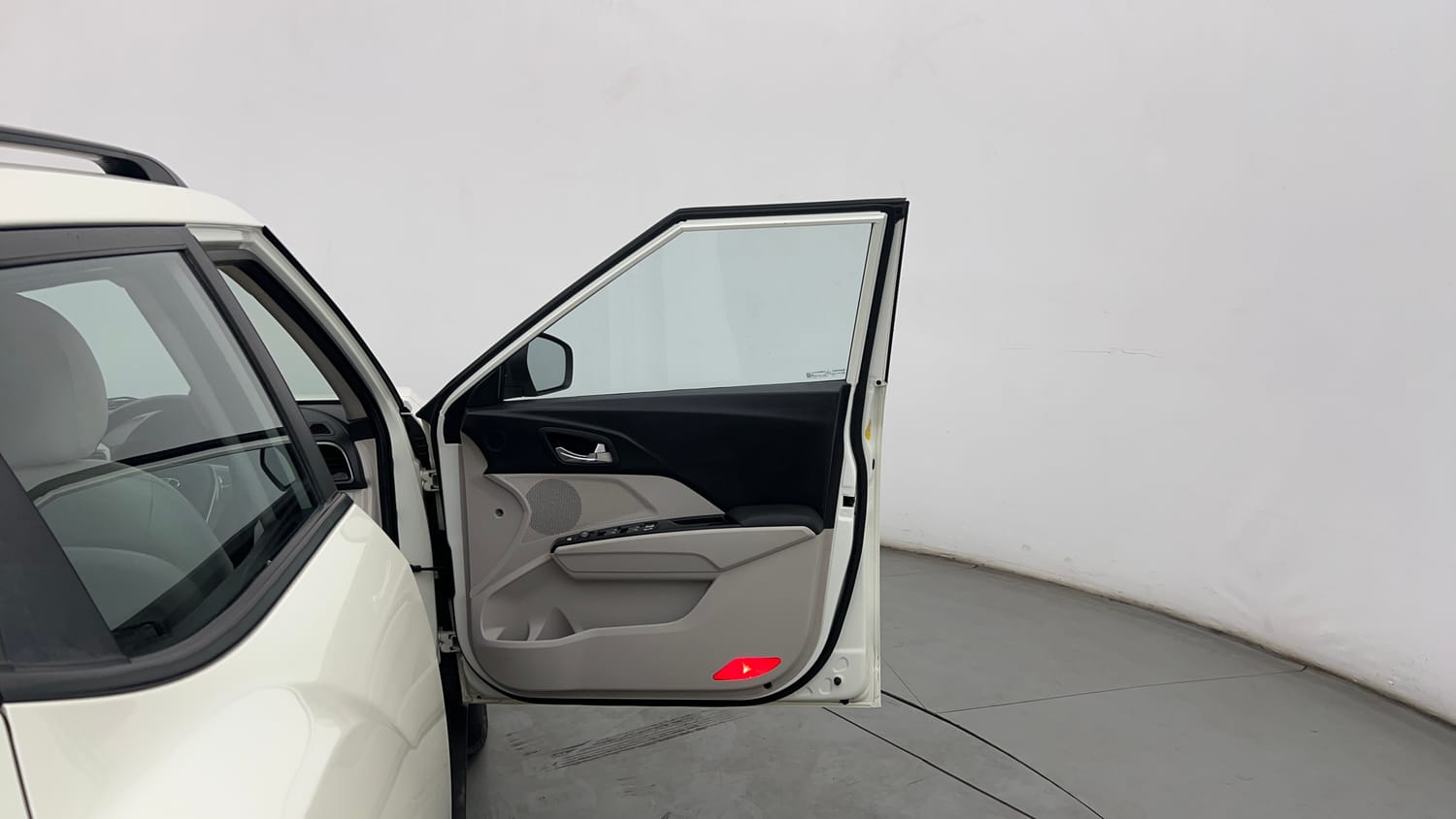 Used 2021 Mahindra XUV 300 W8 (O) 1.2 Petrol Petrol Manual interior RIGHT FRONT DOOR OPEN VIEW