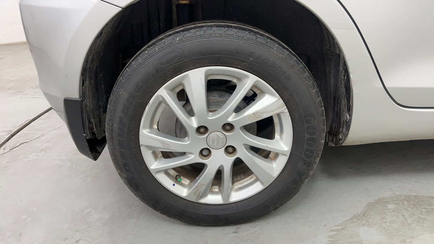 Used 2012 Maruti Suzuki Swift ZDi Diesel Manual tyres RIGHT REAR TYRE RIM VIEW