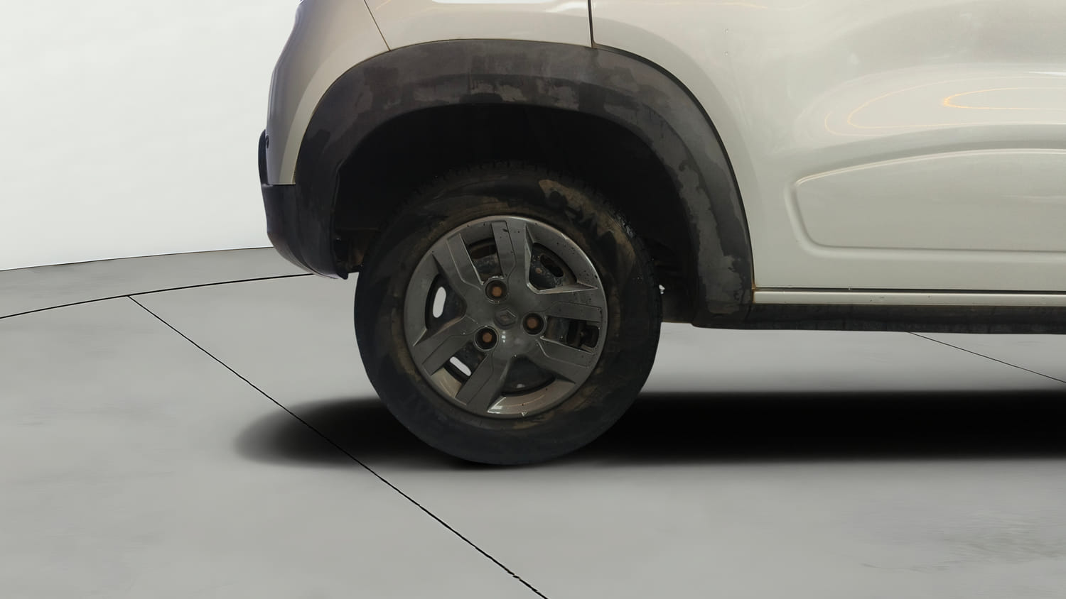 Used 2019 Renault Kwid 1.0 RXT AMT Petrol Automatic tyres RIGHT REAR TYRE RIM VIEW