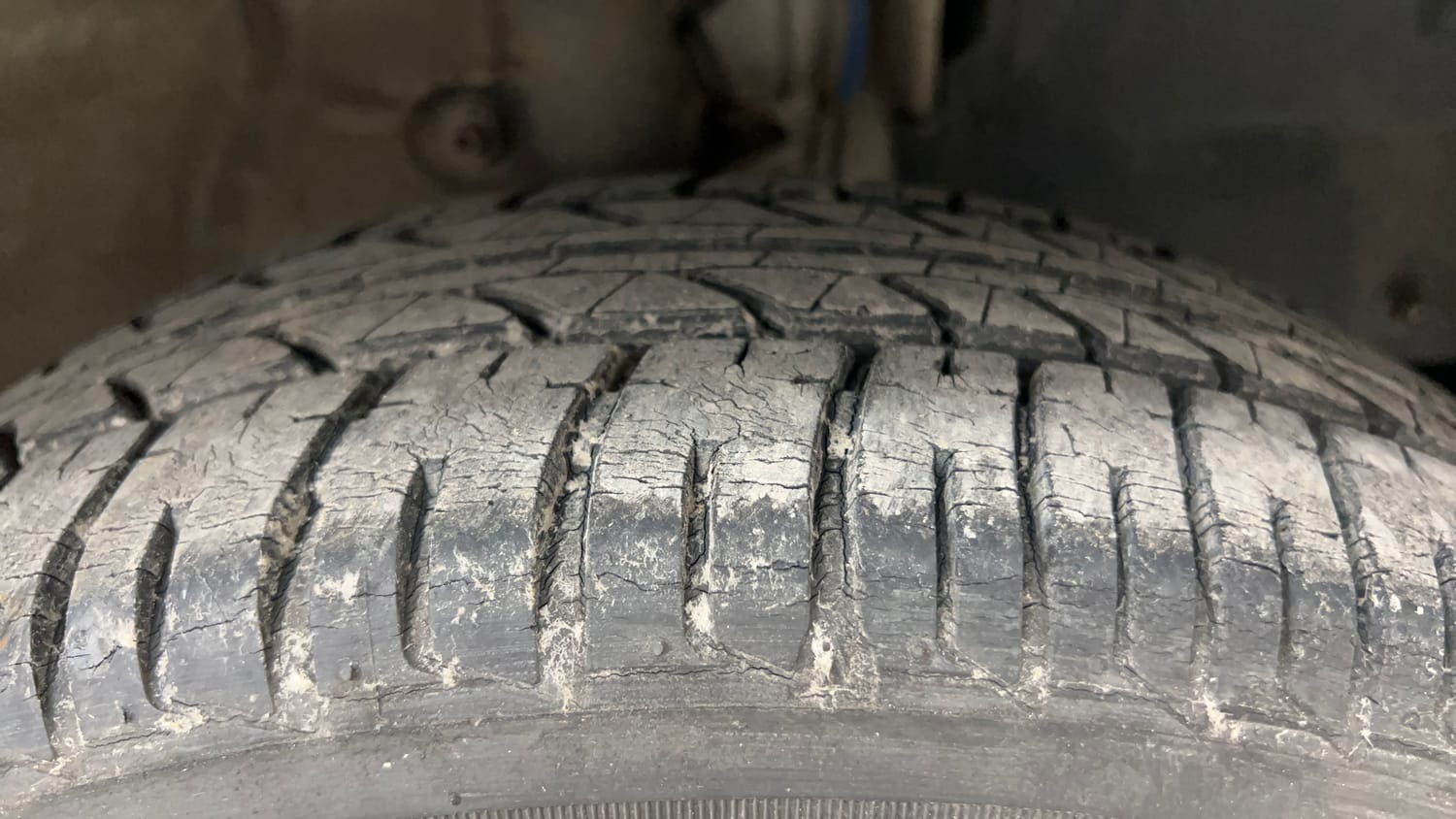 Used 2017 Mahindra KUV100 K8 6 STR Petrol Manual tyres RIGHT FRONT TYRE TREAD VIEW