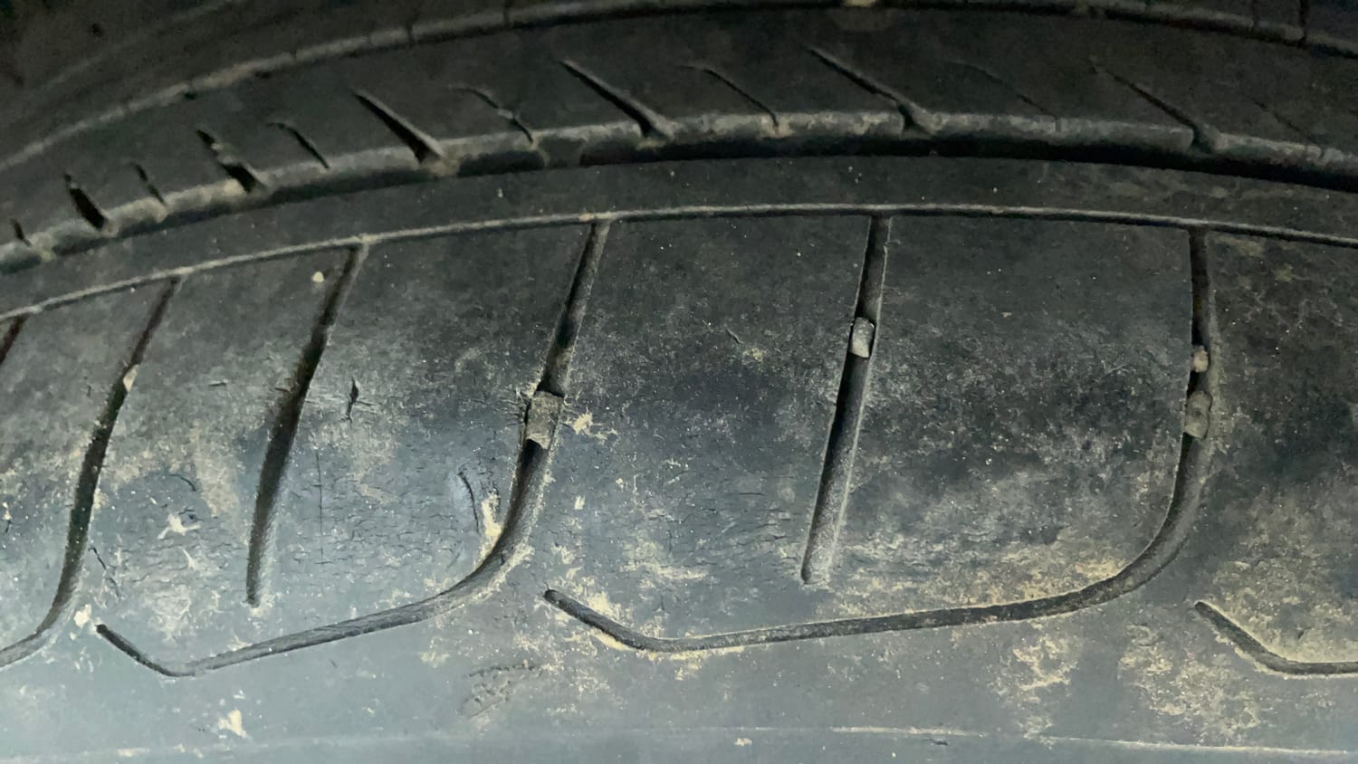 Used 2023 Hyundai Verna SX 1.5 MPi Petrol Manual tyres RIGHT REAR TYRE TREAD VIEW