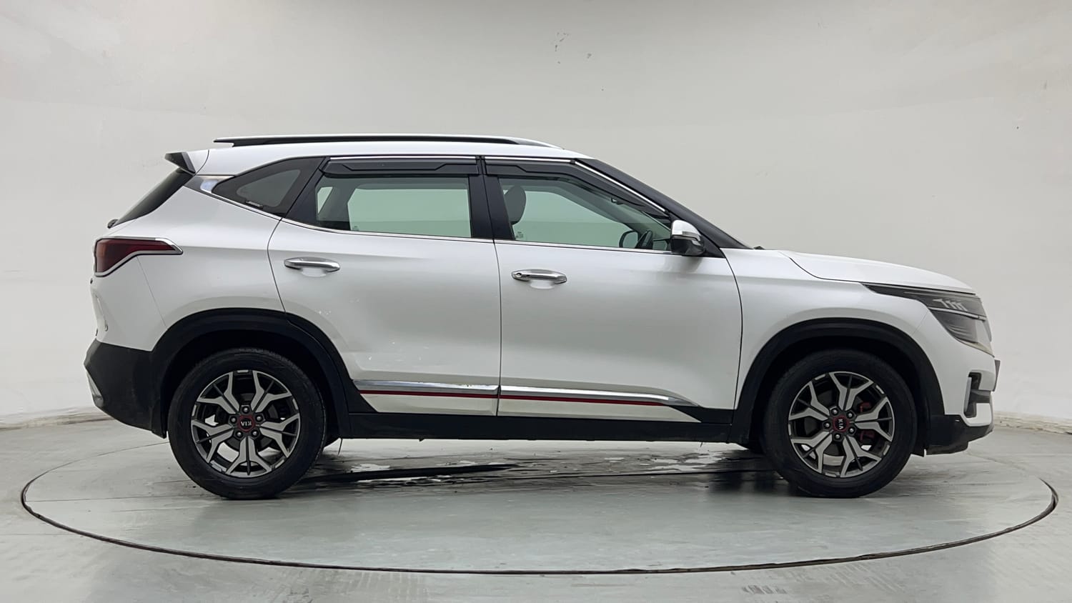Used 2020 Kia Seltos GTX Plus 1.4 Petrol Manual exterior RIGHT SIDE VIEW