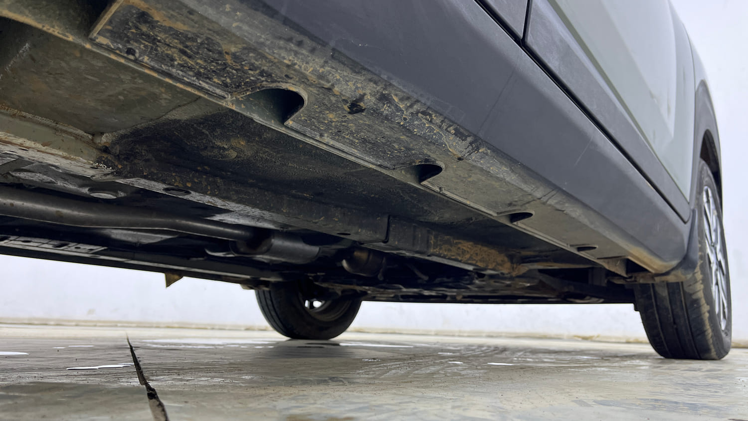 Used 2025 Hyundai Exter SX (O) Connect 1.2 AMT Dual Tone Petrol Automatic extra REAR RIGHT UNDERBODY VIEW