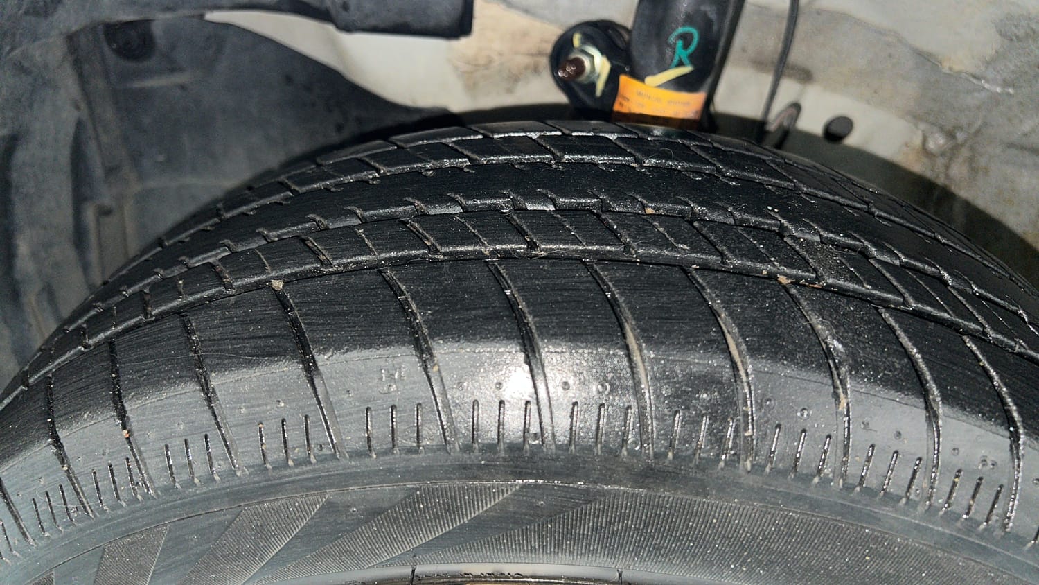 Used 2022 Honda Amaze S MT 1.2 Petrol Petrol Manual tyres LEFT FRONT TYRE TREAD VIEW