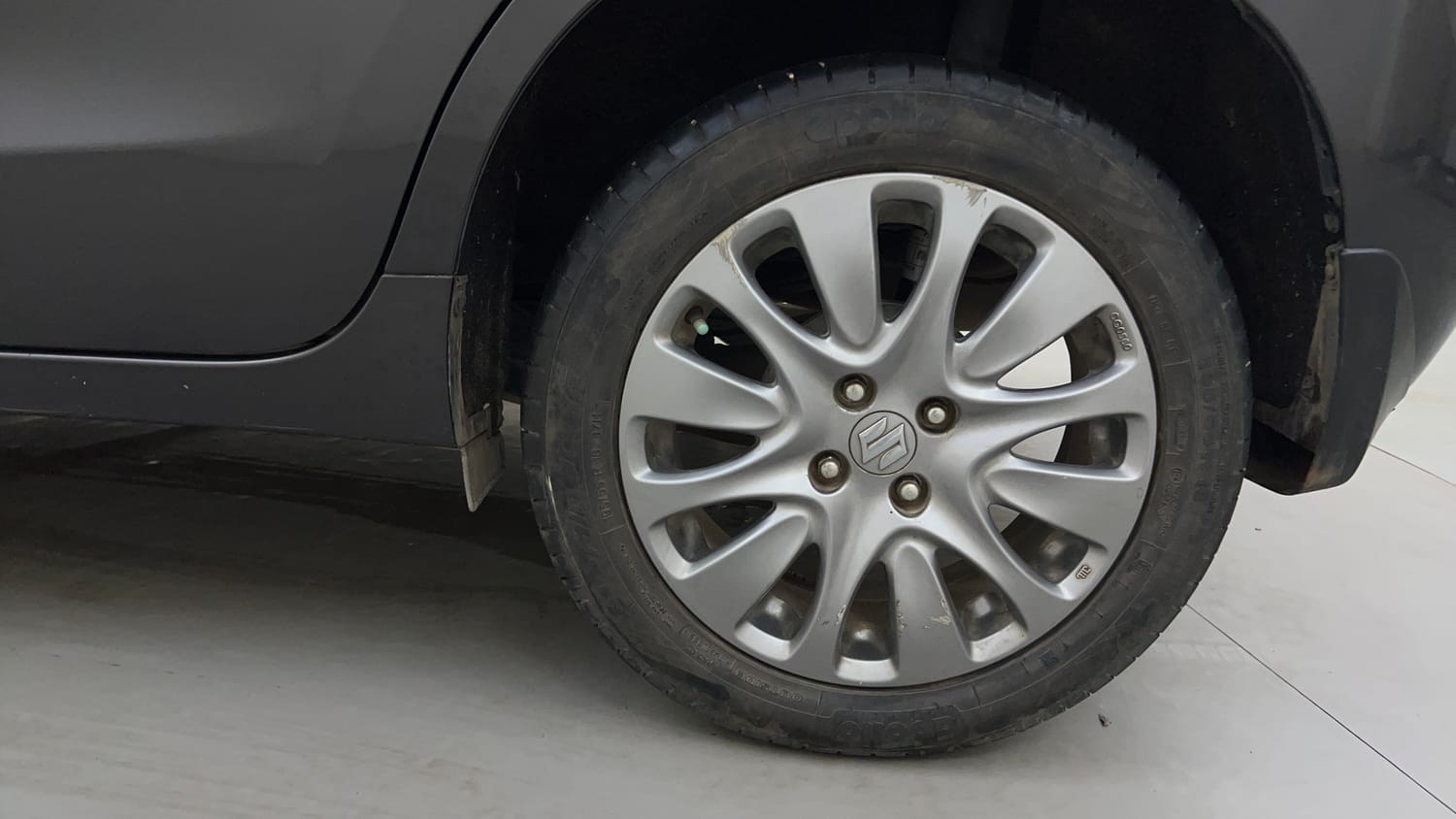 Used 2019 Maruti Suzuki Baleno Alpha 1.2 AT Petrol Automatic tyres LEFT REAR TYRE RIM VIEW