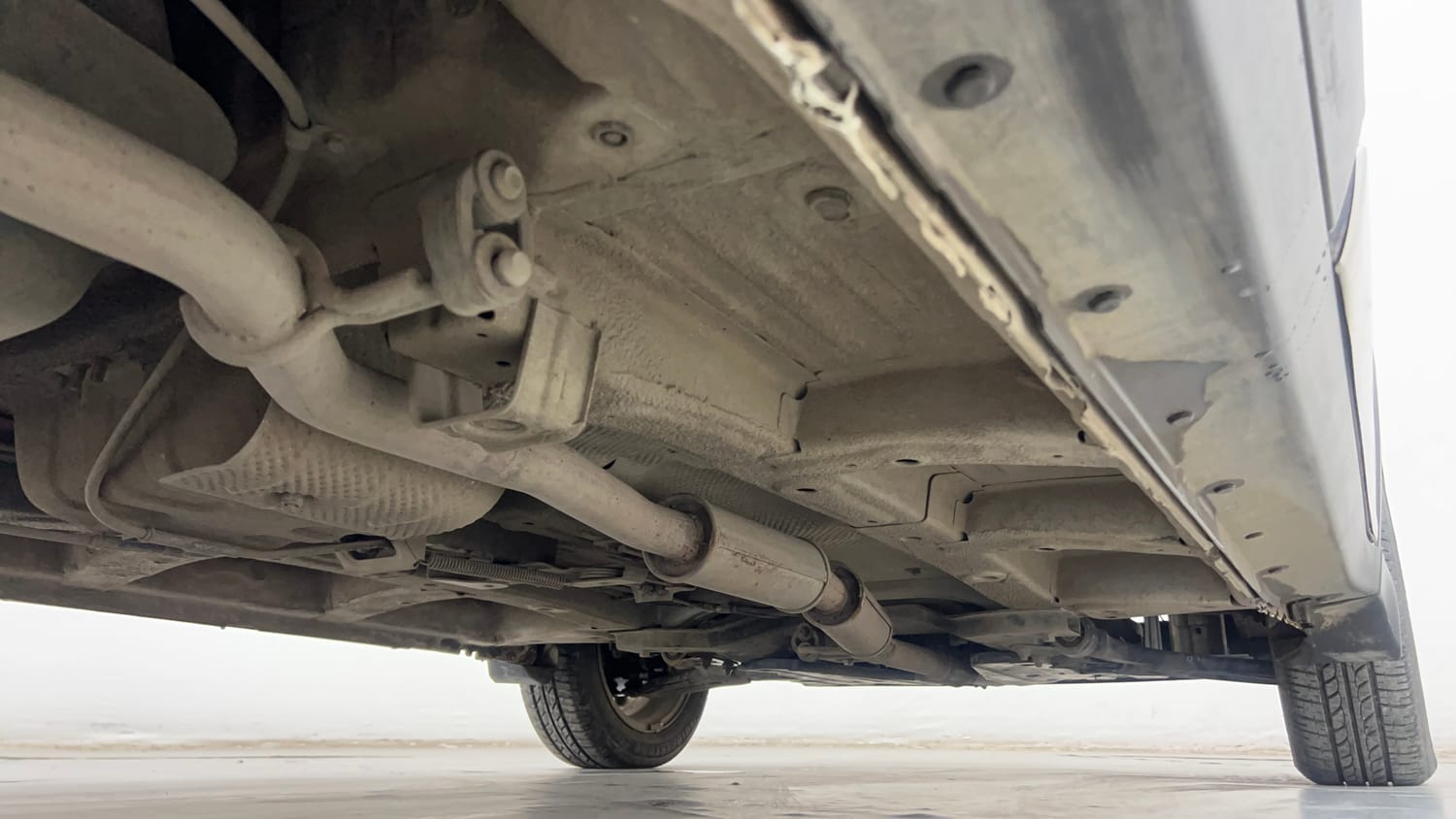 Used 2017 Mahindra KUV100 K8 6 STR Petrol Manual extra REAR RIGHT UNDERBODY VIEW
