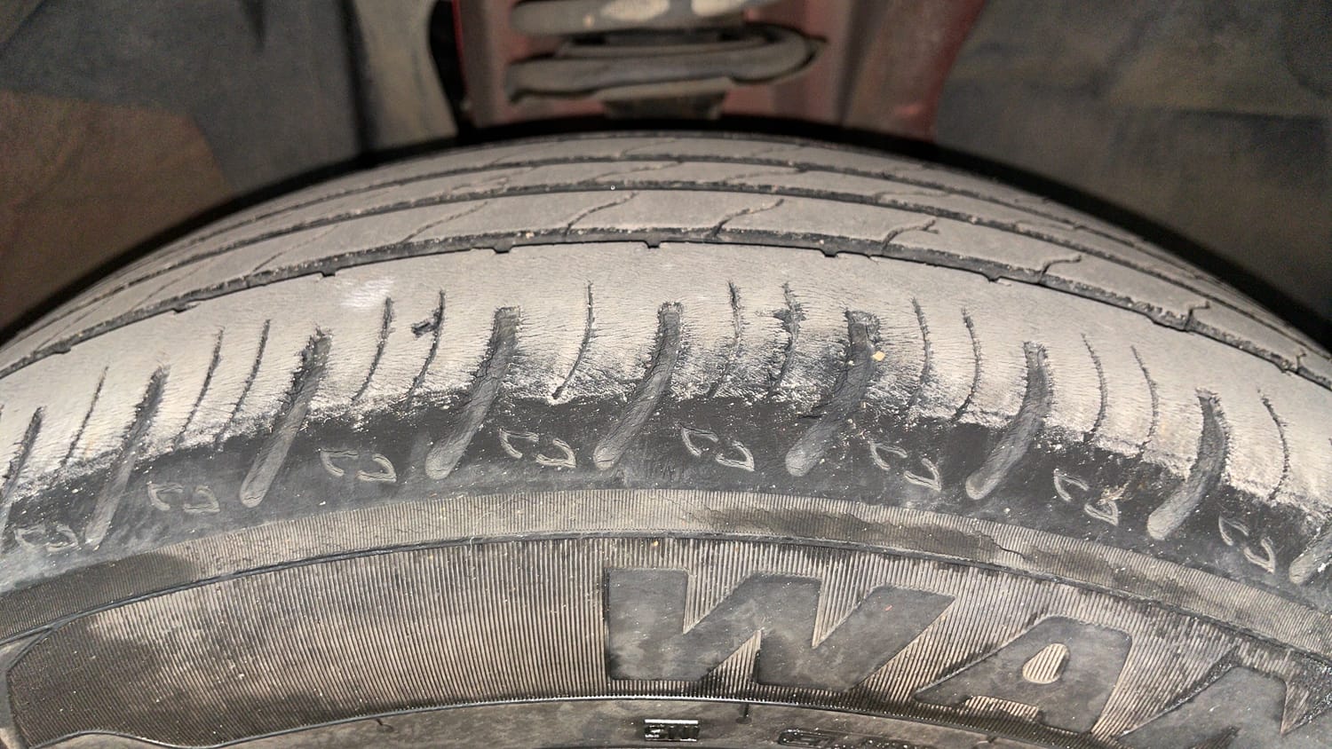 Used 2022 Renault Kiger RXZ AMT Petrol Automatic tyres RIGHT FRONT TYRE TREAD VIEW