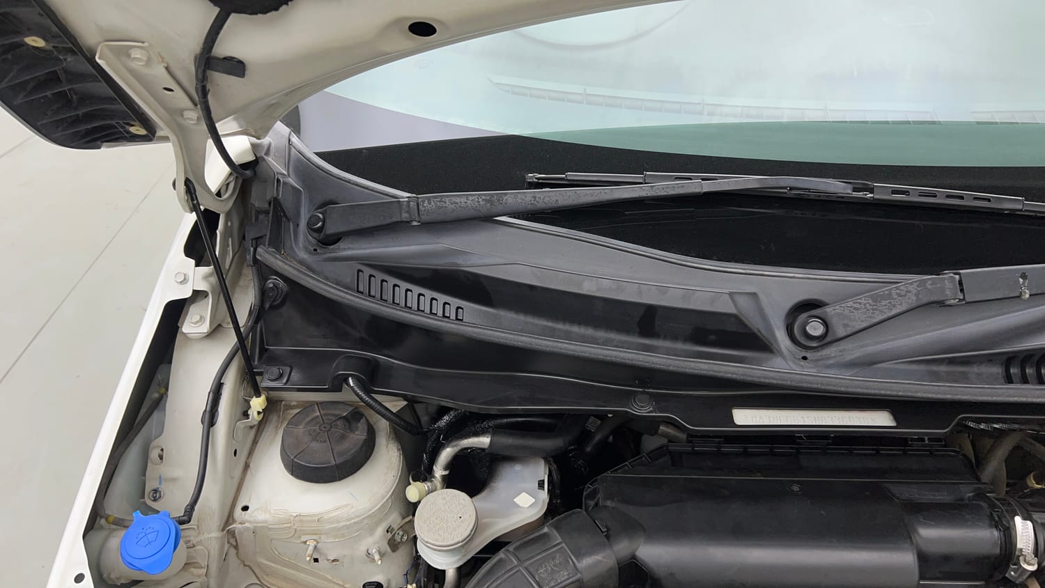 Used 2022 Maruti Suzuki Ignis Sigma 1.2 MT Petrol Manual engine ENGINE RIGHT SIDE HINGE & APRON VIEW