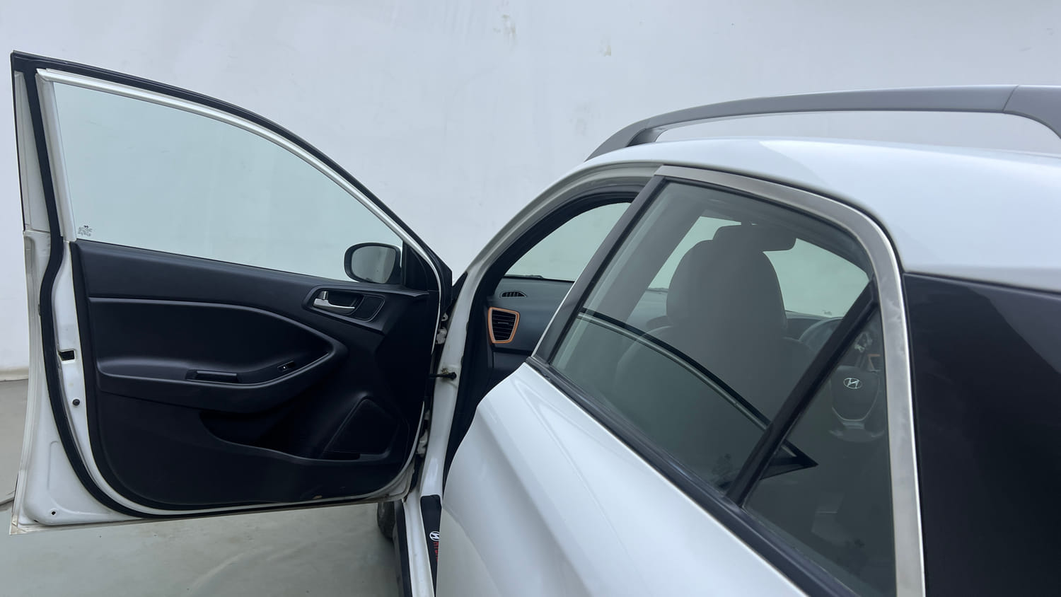 Used 2015 Hyundai i20 Active 1.2 S Petrol Manual interior LEFT FRONT DOOR OPEN VIEW