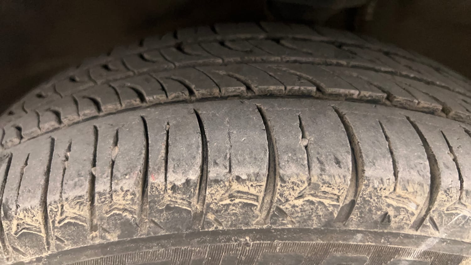 Used 2018 maruti-suzuki Alto K10 VXi (O) AMT Petrol Automatic tyres LEFT FRONT TYRE TREAD VIEW