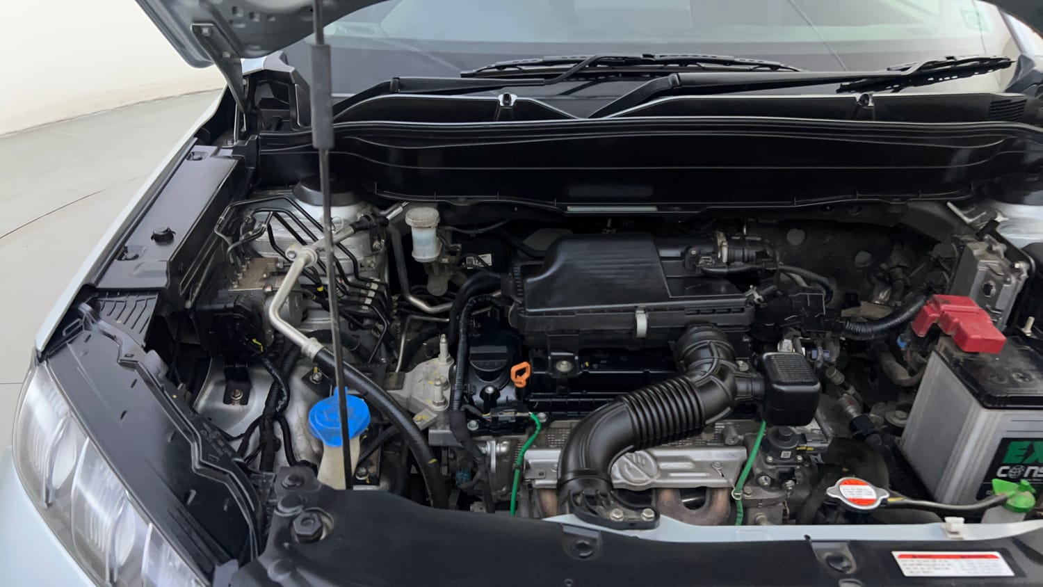 Used 2024 Maruti Suzuki Grand Vitara Zeta Smart Hybrid AT Petrol Automatic engine ENGINE RIGHT SIDE HINGE & APRON VIEW