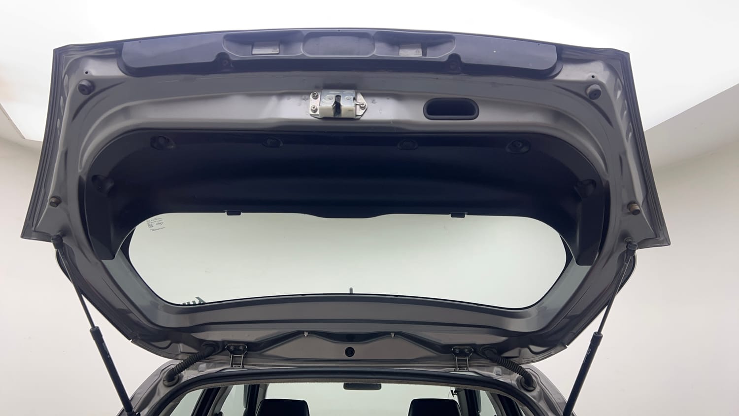 Used 2017 Maruti Suzuki Swift Lxi (O) Petrol Manual interior DICKY DOOR OPEN VIEW