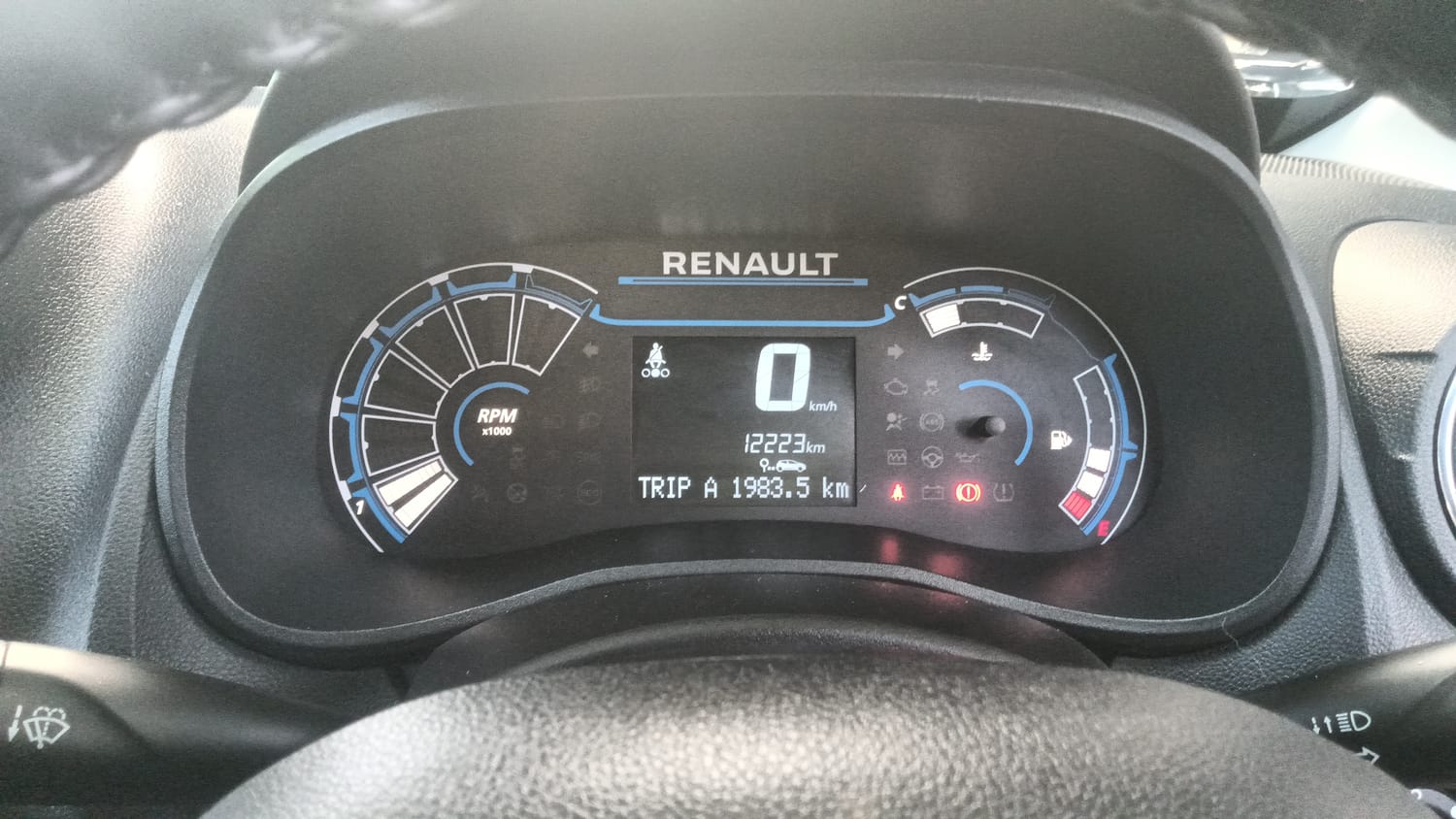 Used 2025 Renault Kwid RXT 1.0L Petrol Manual interior CLUSTERMETER VIEW