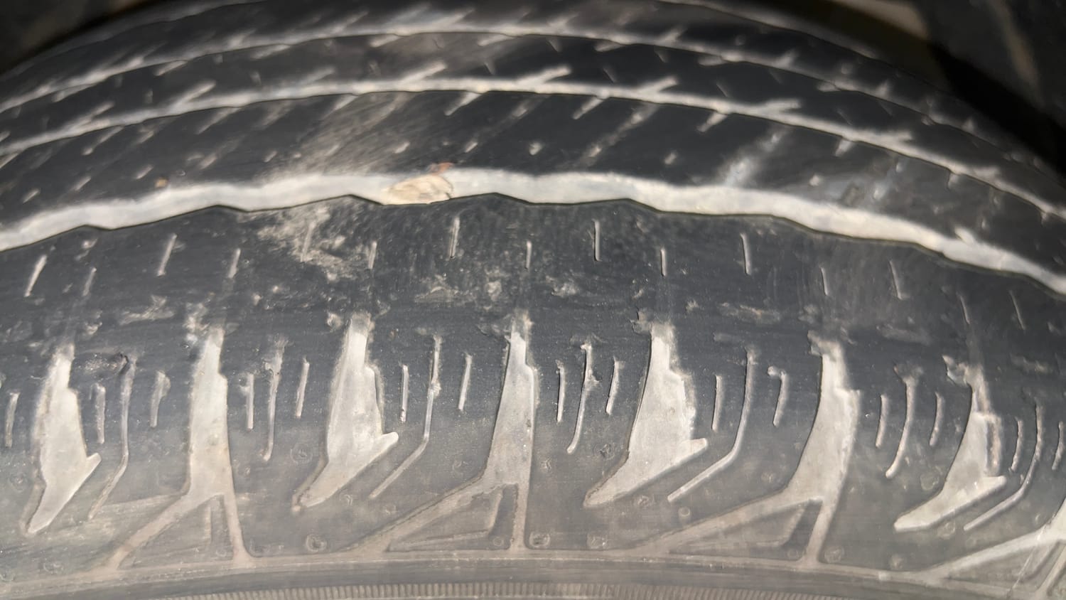 Used 2018 Mahindra XUV500 W6 Diesel Manual tyres RIGHT FRONT TYRE TREAD VIEW