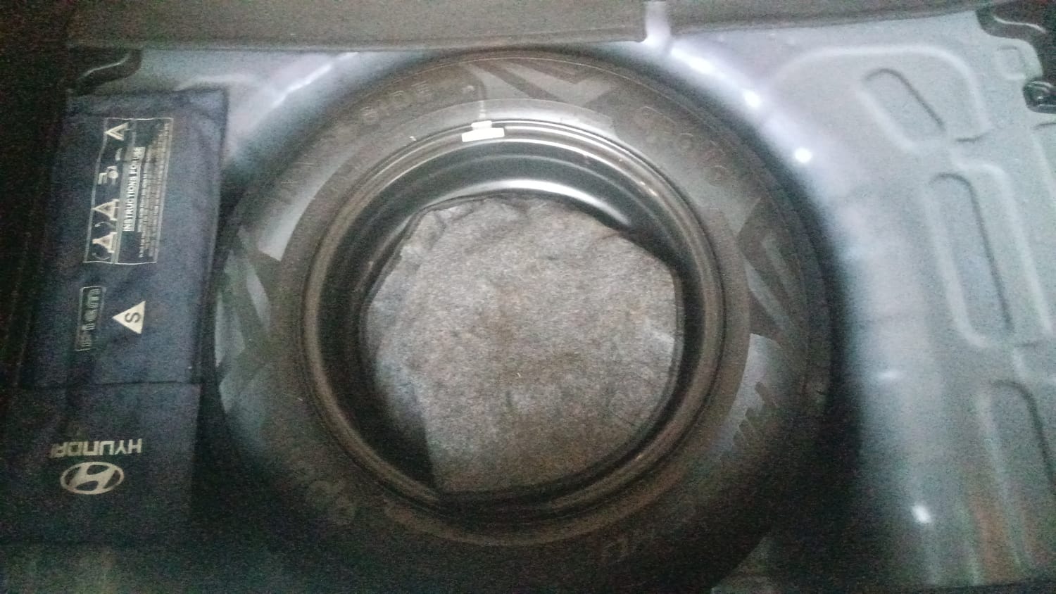 Used 2019 Hyundai Venue SX 1.4 (O) CRDi Diesel Manual tyres SPARE TYRE VIEW