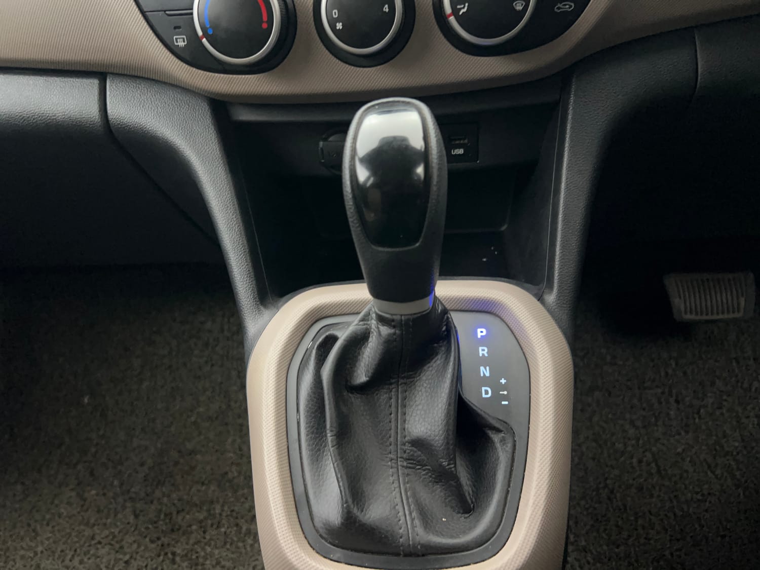 Used 2015 Hyundai Grand i10 Asta AT 1.2 Kappa VTVT Petrol Automatic interior GEAR  KNOB VIEW