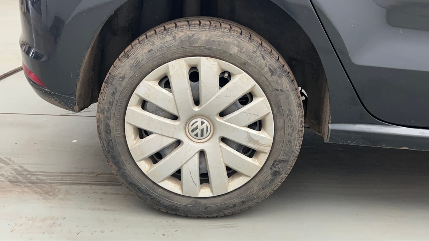 Used 2016 Volkswagen Polo Comfortline 1.2L (P) Petrol Manual tyres RIGHT REAR TYRE RIM VIEW