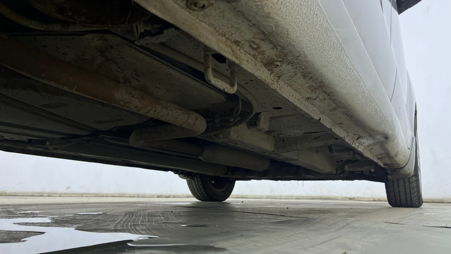 Used 2017 Maruti Suzuki Ertiga VXI Petrol Manual extra REAR RIGHT UNDERBODY VIEW