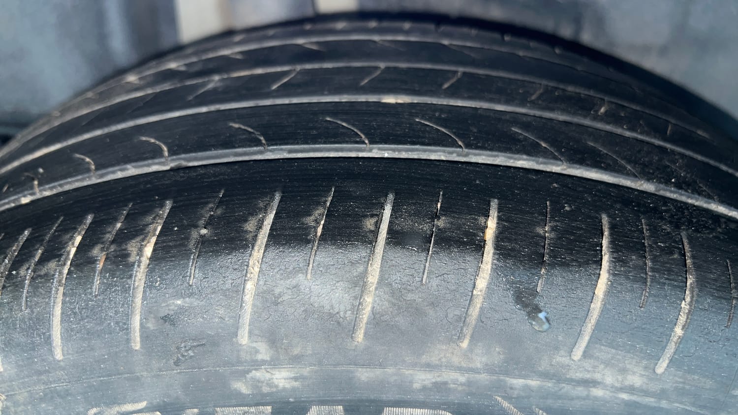 Used 2020 Maruti Suzuki Swift VXI CNG (Outside Fitted) Cng Manual tyres RIGHT REAR TYRE TREAD VIEW