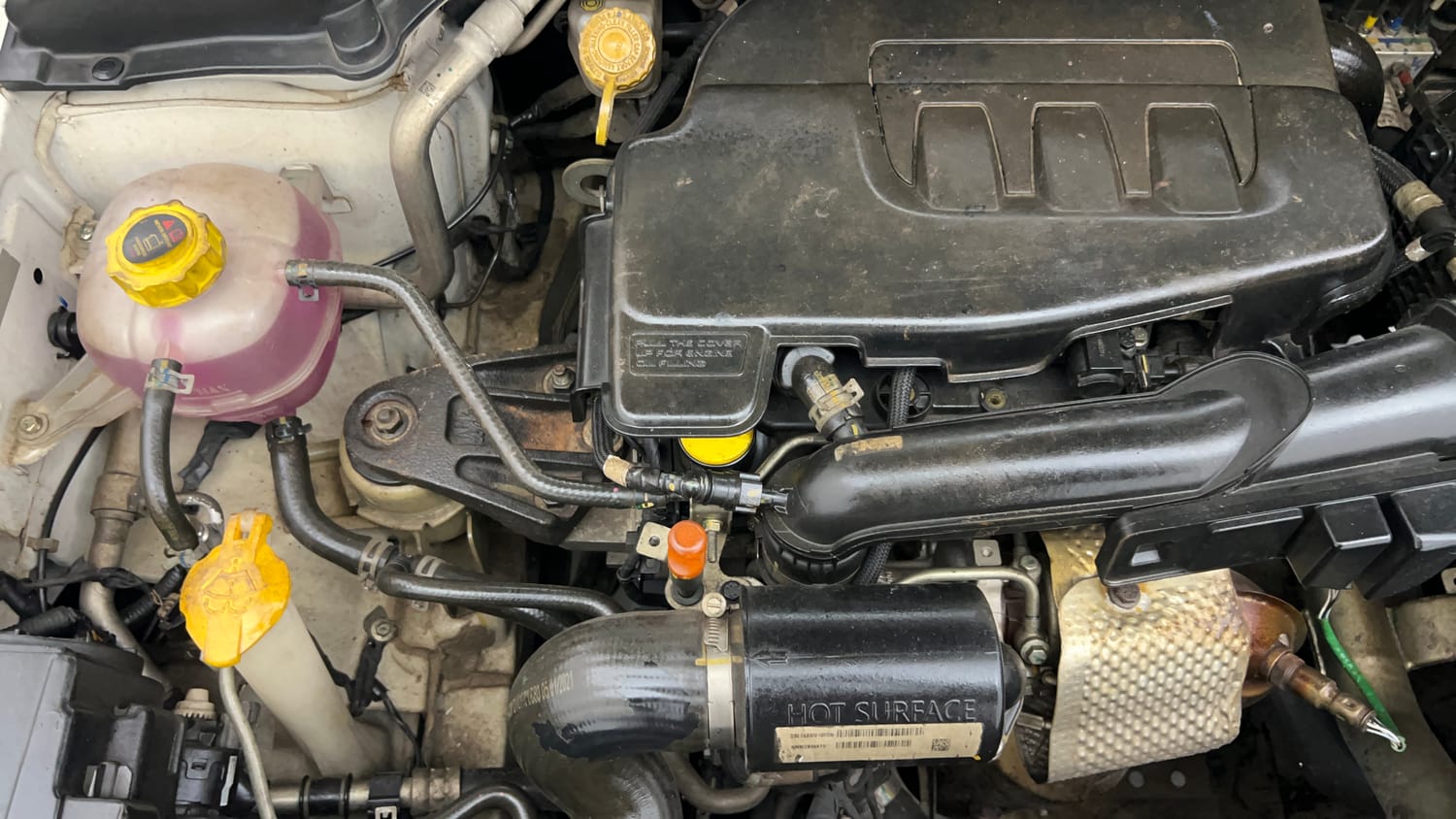 Used 2021 Mahindra XUV 300 W8 (O) 1.2 Petrol Petrol Manual engine ENGINE RIGHT SIDE VIEW