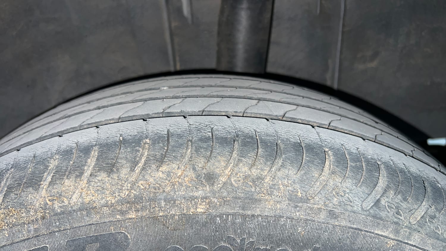 Used 2023 Nissan Magnite XE Petrol Manual tyres LEFT REAR TYRE TREAD VIEW