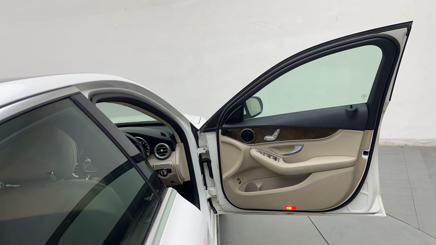Used 2015 Mercedes-Benz C-Class C 200 Avantgarde Petrol Automatic interior RIGHT FRONT DOOR OPEN VIEW