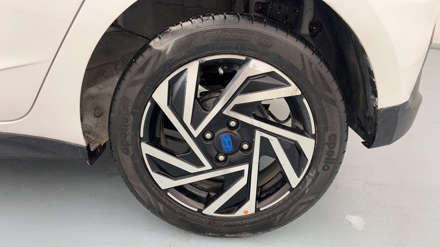 Used 2024 Hyundai New i20 Asta (O) 1.2 IVT Petrol Automatic tyres LEFT REAR TYRE RIM VIEW