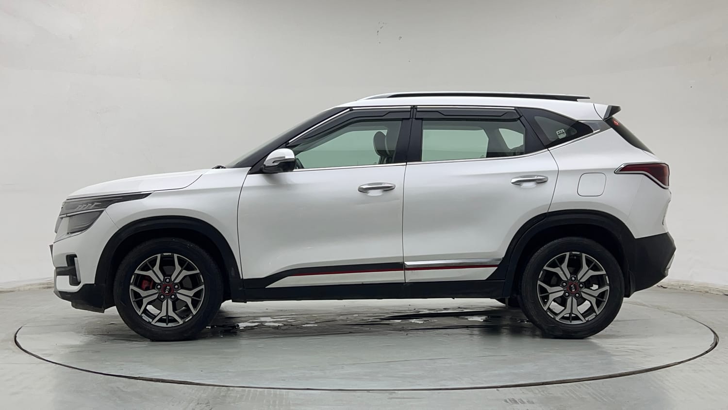 Used 2020 Kia Seltos GTX Plus 1.4 Petrol Manual exterior LEFT SIDE VIEW